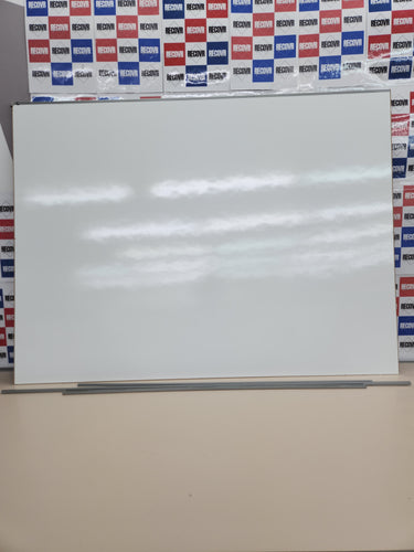 Pizarra Blanca 120 x 90 cm Magnética, Superficie de Acero Lacado en Seco, Marco de Tech Alloy Gris BoardsPlus Economy